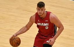 Les Bucks offrent une chance à Meyers Leonard