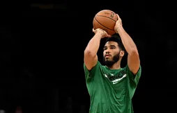 Maladroit, Jayson Tatum observe la progression de Sam Hauser