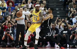 Les Lakers et les Nets ne parleront pas aux journalistes avant leur retour aux Etats-Unis