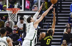 Brook Lopez change (un peu) de rôle dans la défense des Bucks
