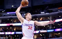 [replay] Blake Griffin mozgovifie Kris Humphries