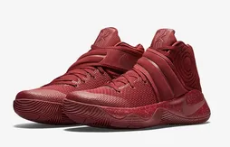 Un coloris “Red Velvet” pour la Kyrie 2, en hommage au gâteau préféré d’Irving