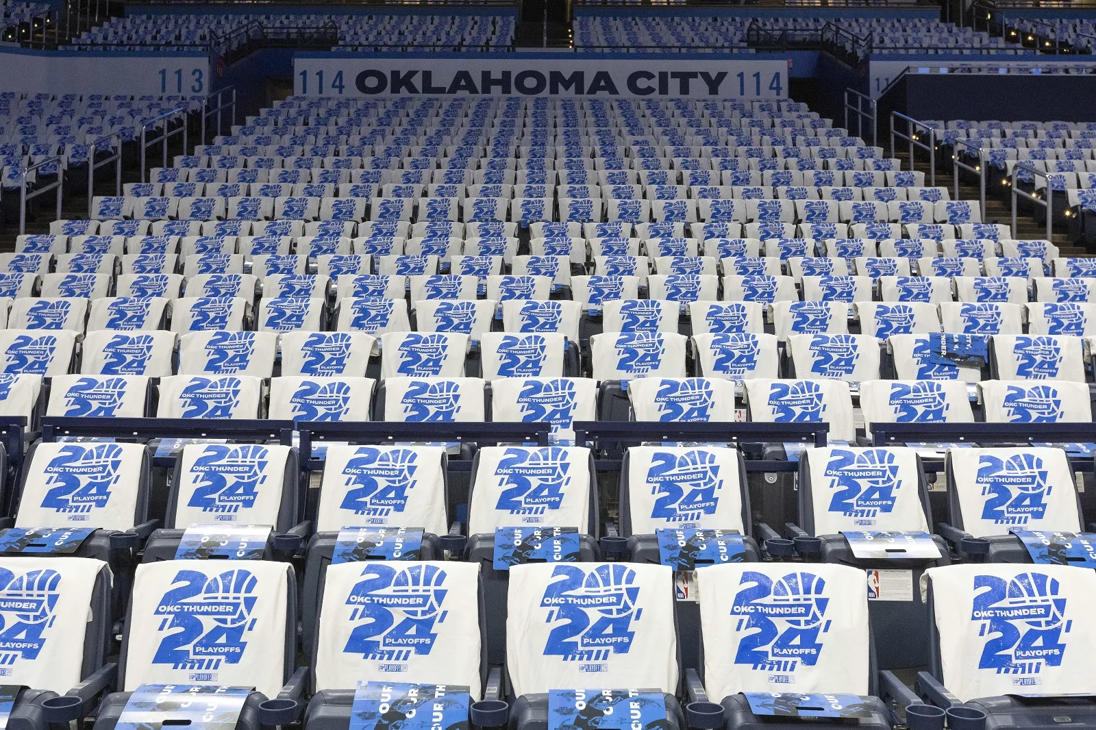 Les t-shirts dans les tribunes d'Oklahoma City Thunder