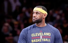 LeBron James, premier ailier à atteindre la barre des 7 000 passes en carrière