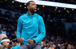 Les Hornets prolongent leur coach Charles Lee