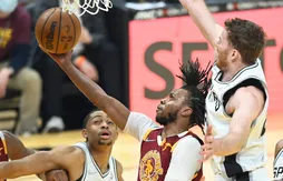 La paire Garland/Allen assure dans le final face aux Spurs