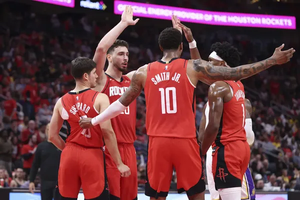 Les Rockets toujours en vie !