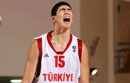 Enes Kanter inéligible pour la NCAA ?