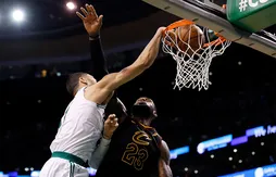 [Replay] Le poster de Jayson Tatum sur le King !