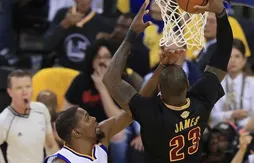 Le Top 5 de la nuit : LeBron James dunke sur Kevin Durant