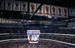 Les bannières des Bulls abîmées lors d’un concert de rock…
