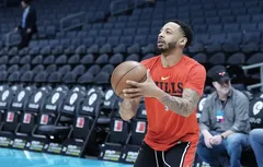 Carlik Jones rebondit en Chine