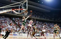 Le 8 juin 1986, Larry Bird atteint le sommet de sa carrière avec un troisième titre de champion NBA