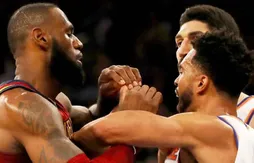 Après les mots, Enes Kanter et LeBron James se chauffent sur le parquet