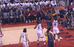 Le Top 5 de la nuit : le sublime move de LeBron James