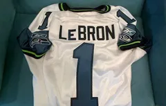LeBron James en NFL : son maillot est prêt !