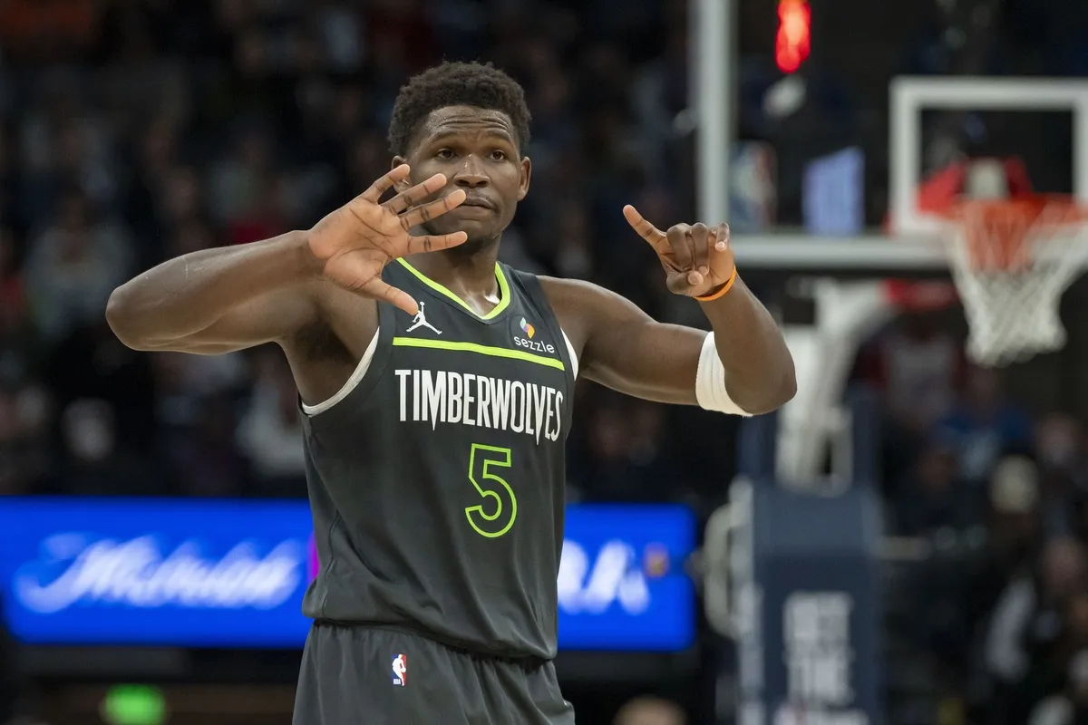 Anthony Edwards et les Wolves