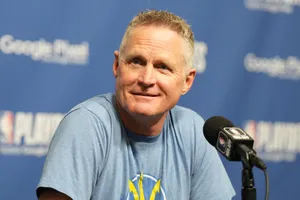 Steve Kerr trinque à la mémoire de Don Nelson