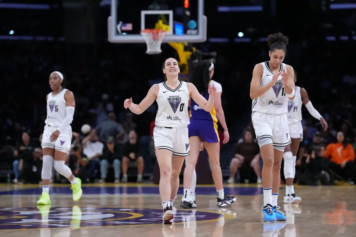 Carla Leite et Janelle Salaün avec les Golden State Valkyries