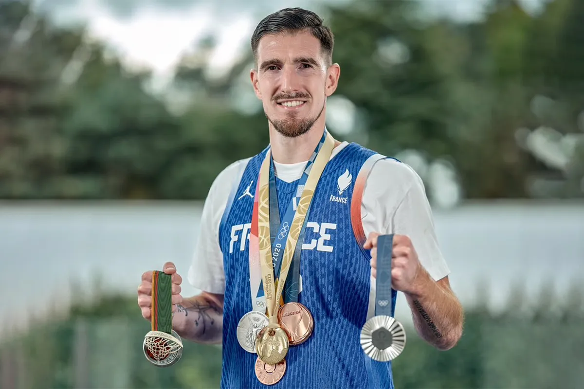 Nando de Colo avec l'Equipe de France