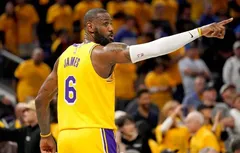 LeBron James reste le basketteur le mieux payé au monde