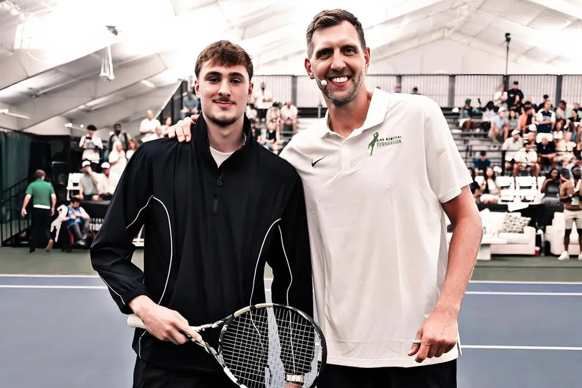 Cooper Flagg et Dirk Nowitzki