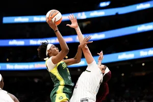 Les efforts de Dominique Malonga n’ont pas suffi face au Sky