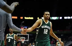 Les Bucks surprennent les Hawks après deux prolongations