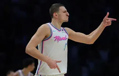 Main fracturée pour Nikola Jovic