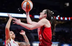 Caitlin Clark et Kayla McBride, joueuses de la semaine en WNBA