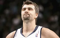 Mehmet Okur dans le staff des Suns