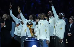 Les Raptors dévoilent leur bannière et s’offrent la plus “grosse” bague de champion