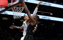 Le Top 10 de la nuit | Victor Wembanyama des deux côtés du poster