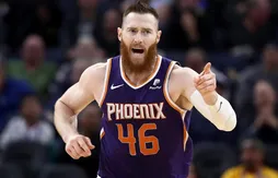 Aron Baynes s’éclate de loin
