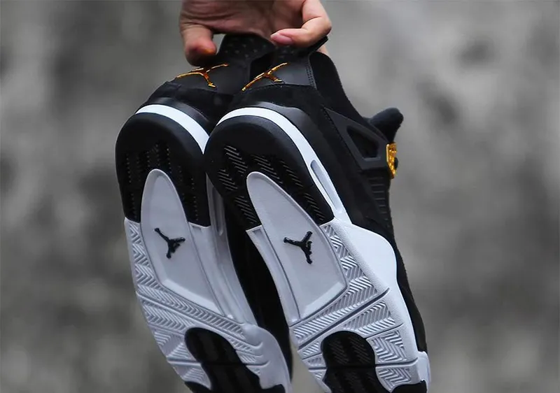 jordan-4-royalty-black-gold-7