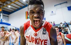 Les Sixers densifient leur rotation intérieure avec Adem Bona