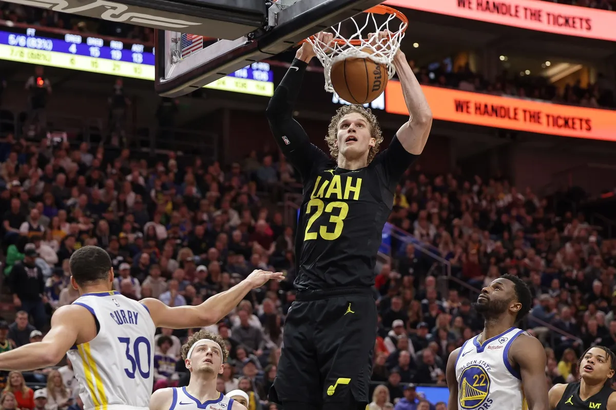 Lauri Markkanen avec le Jazz contre les Warriors