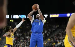Les Mavericks d’Anthony Davis finissent fort face aux Lakers
