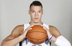 Aaron Gordon s’amuse face au banc des Mavs