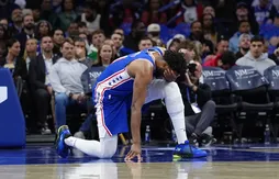 Joel Embiid cherche des solutions pour son genou