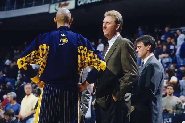 Le 22 juin 2000, Larry Bird tournait déjà la page du coaching
