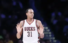 Milwaukee prolonge John Henson pour quatre ans