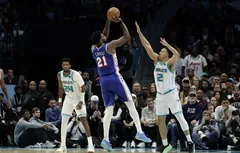 Enfin réuni, le trio Maxey – George – Embiid fait plier les Hornets !