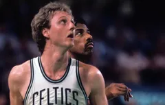 Le 5 mai 1981, Larry Bird inscrit un panier de légende dans les Finals NBA