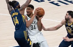 Giannis Antetokounmpo s’amuse dans la défense des Pacers