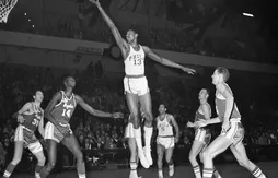 Wilt Chamberlain, le géant qui a forcé la NBA à modifier ses règles