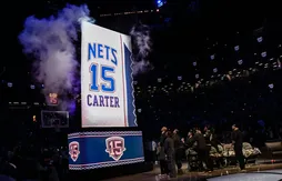 Aux côtés de son idole, Julius Erving, Vince Carter a vu les Nets retirer son maillot