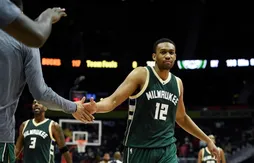 Les Bucks surprennent les Hawks après deux prolongations