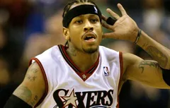 Le 12 avril 1997, le rookie Allen Iverson marque 50 points et se rapproche de Wilt Chamberlain