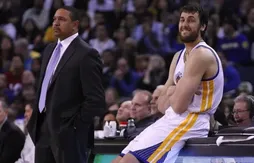 Toujours le “grand amour” entre Andrew Bogut et Mark Jackson…